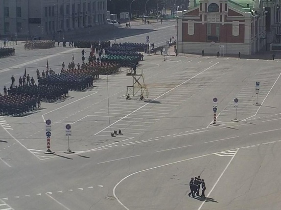 Новосибирцев не подпустили к репетиции Парада на пушечный выстрел