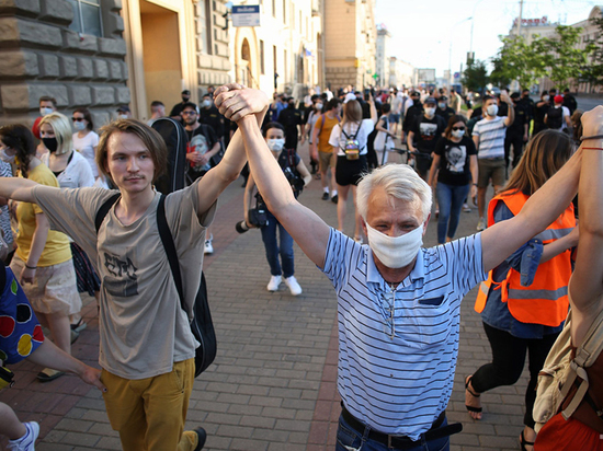 "Люди хотят смены власти": по Белоруссии прокатилась волна массовых митингов