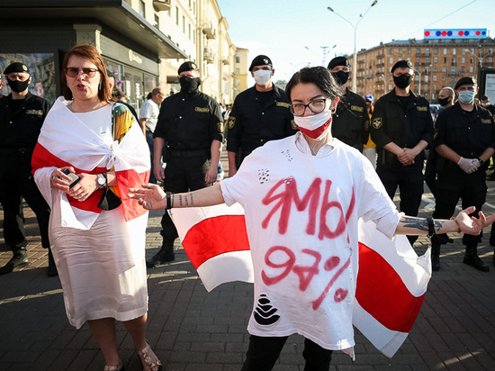 Политолог рассказал о «революции тапочек» в Белоруссии: страна охвачена протестами