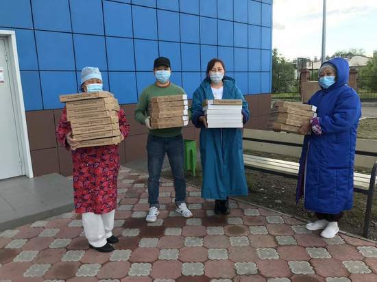 Душевые кабины и живые бараны – подарки для медиков Тувы