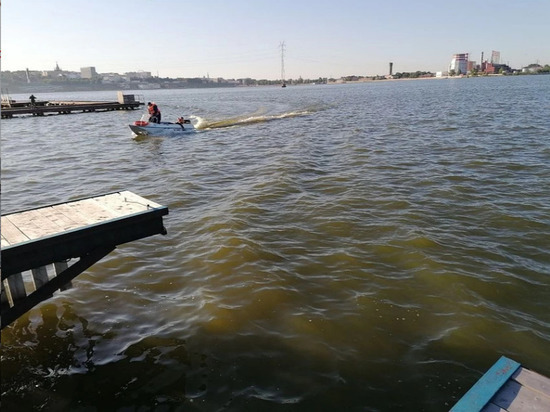 На Ижевском пруду пришлось спасать из воды юношу и девушку