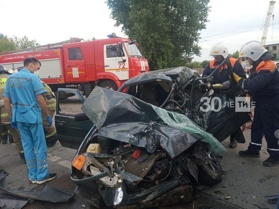 В Челнах погибли водитель и пассажир легковушки в ДТП с «КАМАЗом» В Челнах погибли водитель и пассажир легковушки в ДТП с «КАМАЗом»