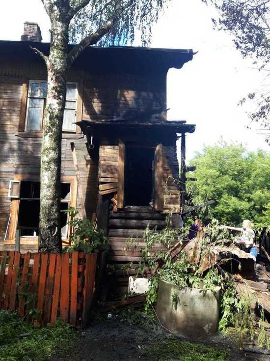 В Ижевске загорелся деревянный многоквартирный дом