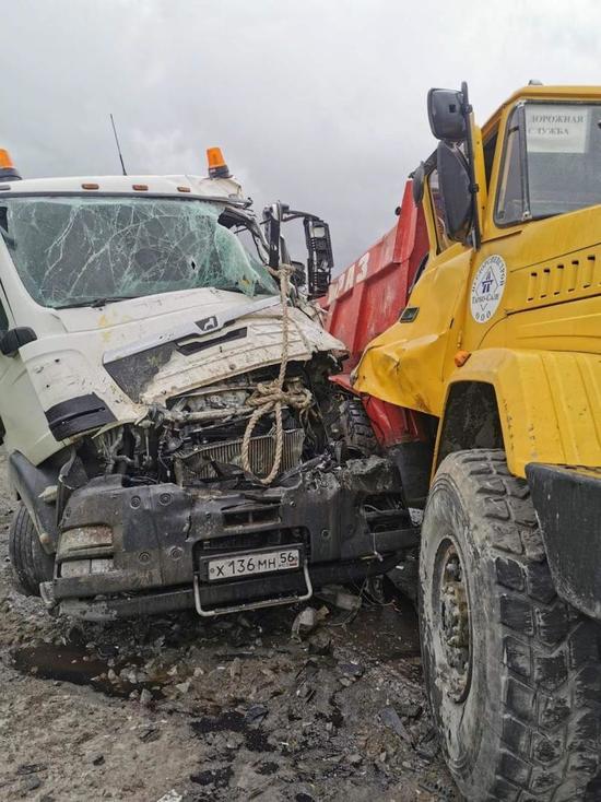 Два человека пострадали при столкновении грузовиков на трассе в ЯНАО