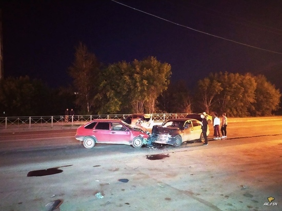На «глупом перекрёстке» в Новосибирске столкнулись три автомобиля
