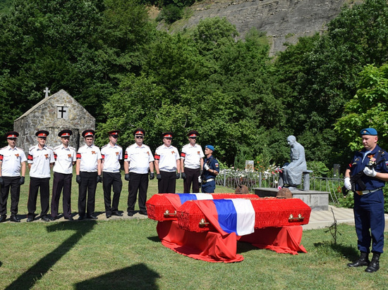 В урочище Поднависла Краснодарского края захоронили останки 12 неизвестных солдат
