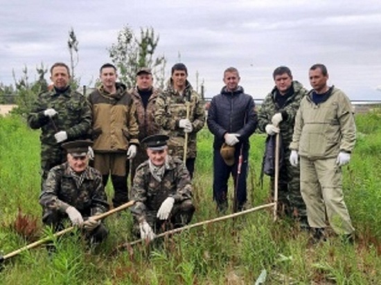 В Тарко-Сале активисты убрались на месте захоронения участников ВОВ