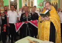 Накануне в Свято-Онуфриевском храме освятили знамя Анапского городского казачьего общества