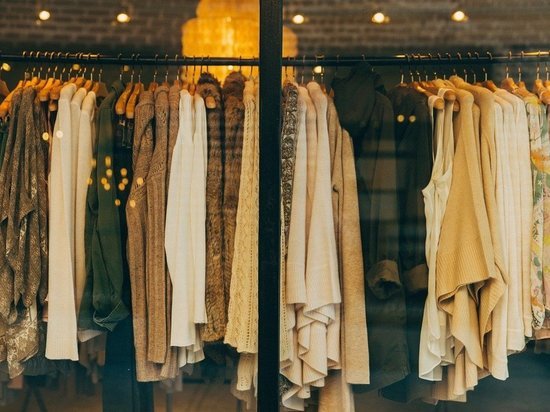 В псковских магазинах сняли запрет на примерку одежды