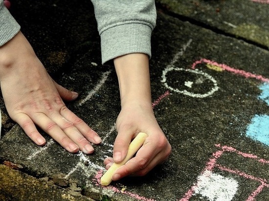  Для юных жителей Югры проходит антивоенная акция «Я рисую мелом»