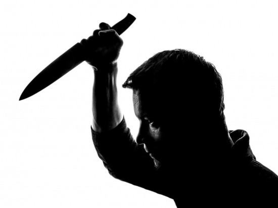 Воронежский разбойник с ножом ограбил павильон своей знакомой