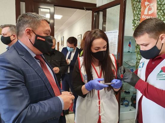 Депутаты ЯНАО присоединились к акции «Красная гвоздика»