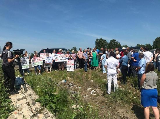 «Мы не крысы, чтобы жить на свалке»: люди вышли на протест против мусорного полигона под Красноярском