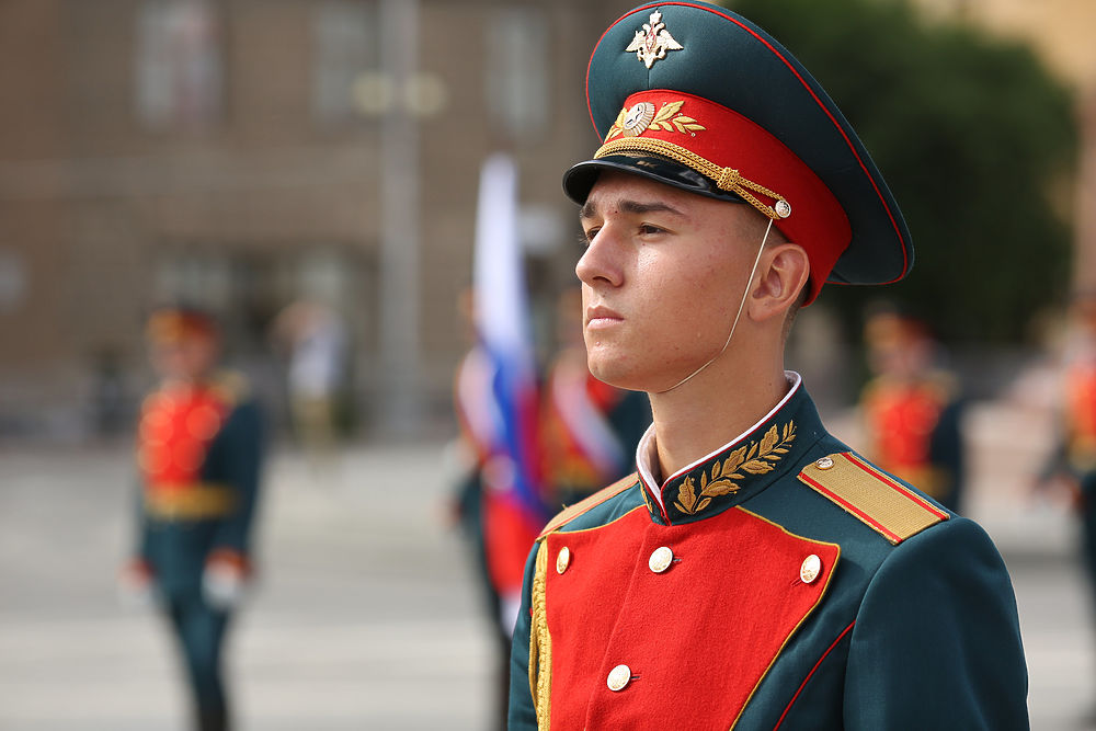 В городе-герое Волгограде прошел парад Победы: фоторепортаж