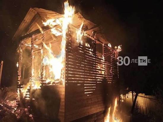 В дачном доме в Казани заживо сгорел молодой мужчина