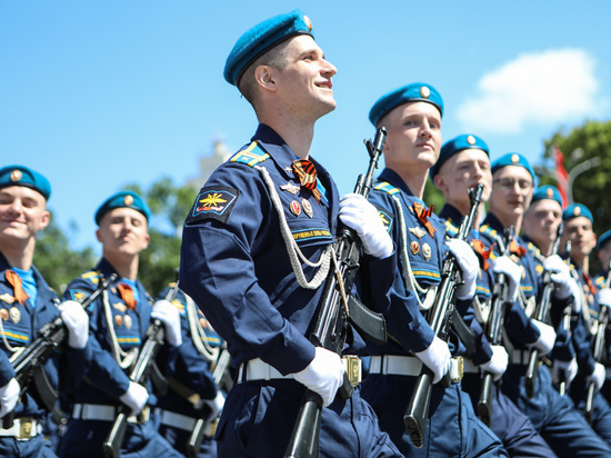 24 июня на главной площади Воронежа состоялся военный парад, приуроченный к 75-й годовщине Победы в Великой Отечественной войне
