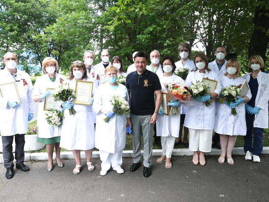 Андрей Воробьев навестил в Химкинской областной больнице ребят, находящихся здесь на лечении