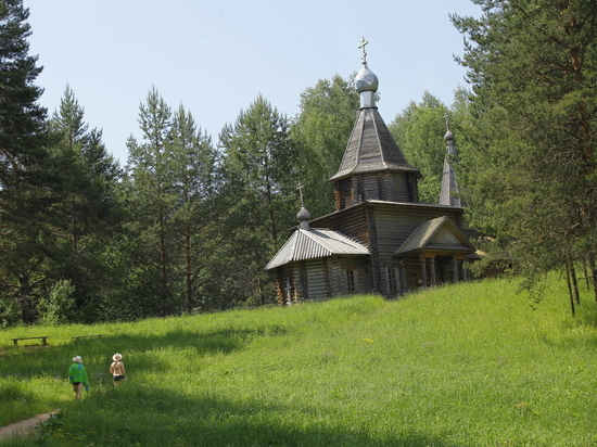 Православные кресты похитили на озере Светлояр