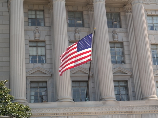 Госдепартамент США возобновляет выдачу паспортов для выезда за границу