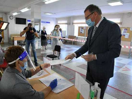 Александр Бурков уже проголосовал за поправки в Конституцию