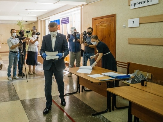 Губернатор Курской области проголосовал за поправки в Конституцию