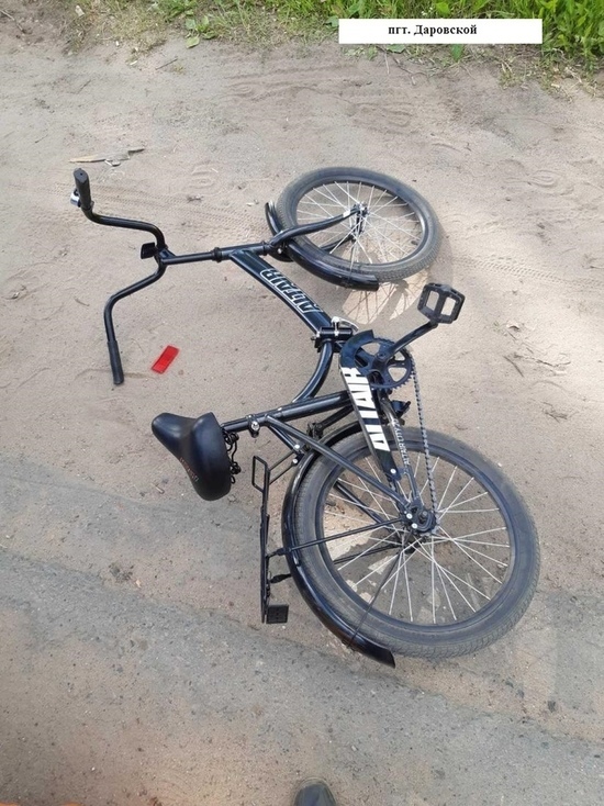 В Кировской области сбили двух подростков на велосипедах