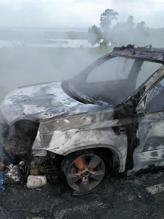 Автомобиль в Бурятии загорелся прямо на ходу