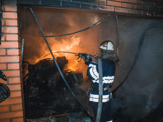 В Ивановской области загоревшийся гараж тушили шестнадцать человек
