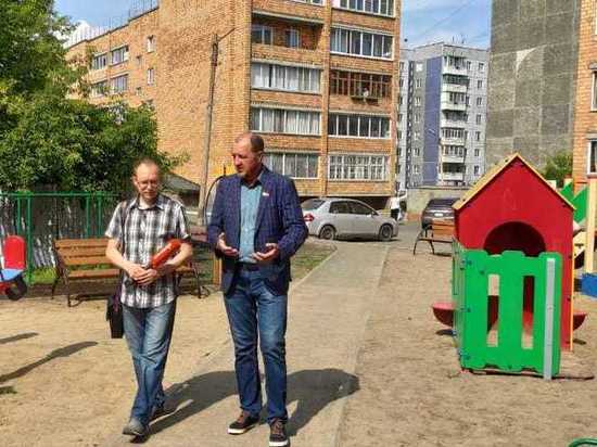 Горсовет проверил, как ремонтируют дворы Красноярска по федеральному проекту