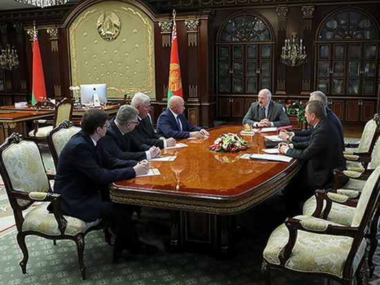 "Скопировал Путина": какую новую Конституцию хочет Лукашенко