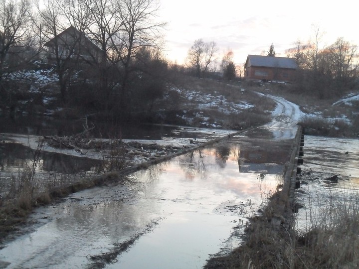 В село пришла вода. Деревня Прудки Одоевского района. Деревня Прудки Тульская область. Деревня Прудок Псковская область.