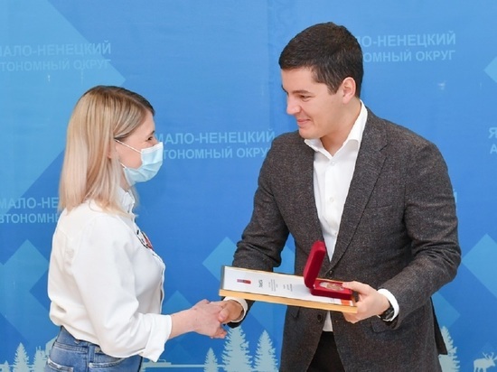 Волонтеров акции #МыВместе наградил губернатор Ямала