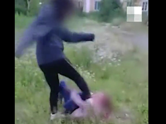На Урале школьница жестоко забила ногами соперницу из-за парня