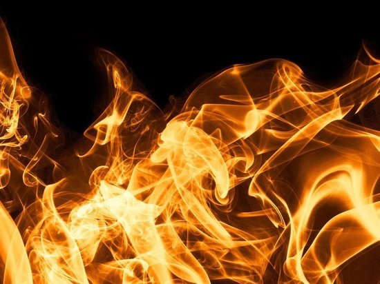 11 человек тушили пожар в квартире в Ваулино