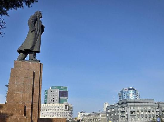 Чиновница попала под суд из-за плохого ремонта памятника Ленину