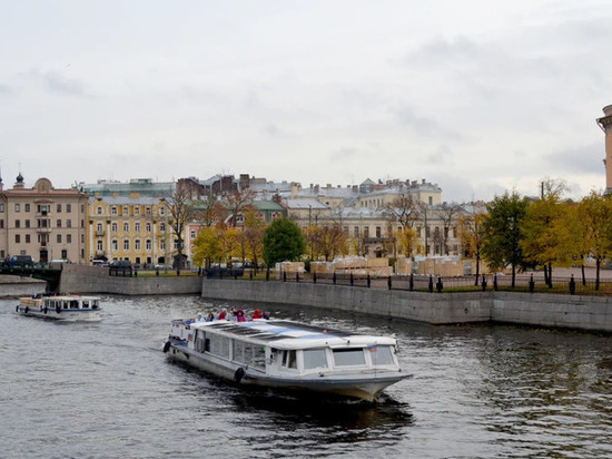 На реки и каналы Петербурга вернулись прогулочные катера