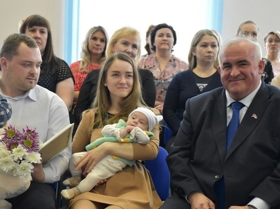 В Костромской области с 1 августа родители новорожденных детей будут получать подарки за счет бюджета