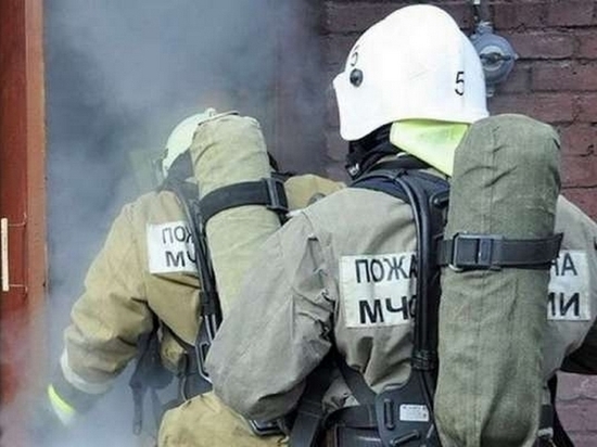 Хакасские пожарные спасали людей из задымлённой многоэтажки