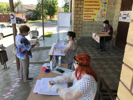 152 выездных бригады от избирательных участков принимают желающих проголосовать во дворах многоквартирных домов и скверах краевой столицы
