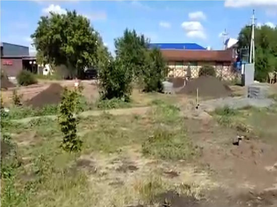  В Сорочинске вандалы мешают реконструкции парка