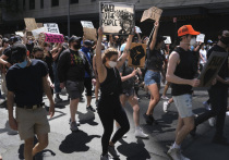 Америка разделилась: если люди старшего поколения, в основном, осуждают уличные беспорядки, то молодежь чаще на стороне протестующих