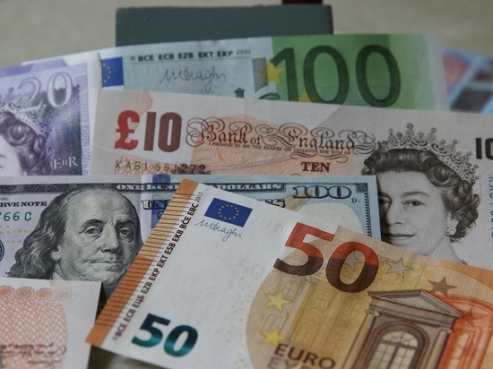 Курс евро превысил 80 рублей впервые с 14 мая