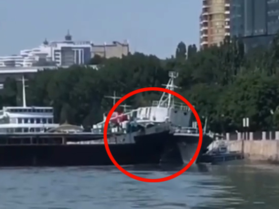 Два корабля столкнулись в Ростове-на-Дону