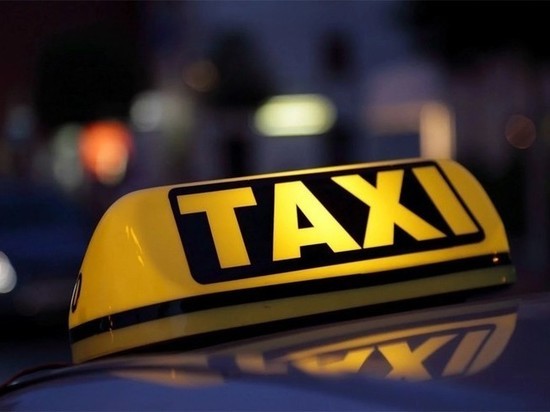 Барнаульский таксист украл кошелек с деньгами на учебу у гражданки Индонезии