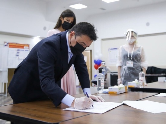 Андрей Воробьев с супругой Екатериной отдали свой голос в Одинцово