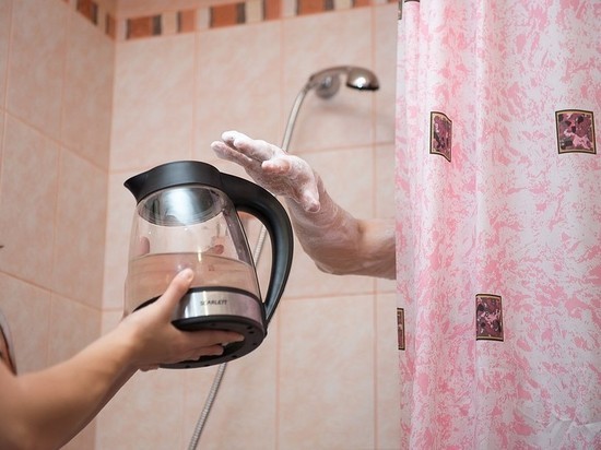 Жителям домов двух районов в столице Хакасии  на неделю отключат горячую воду