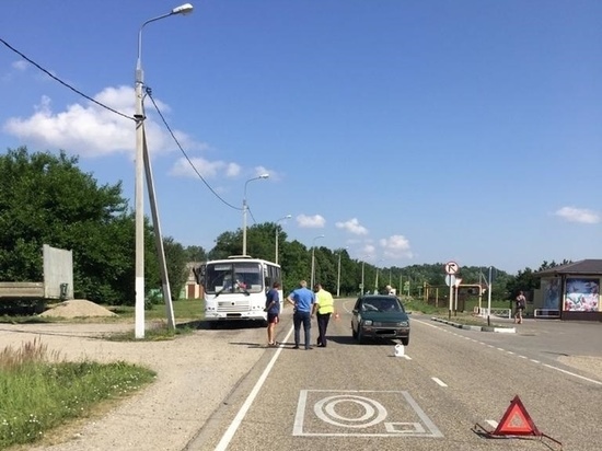 В станице Калужской на дороге сбили 62-летнюю пенсионерку