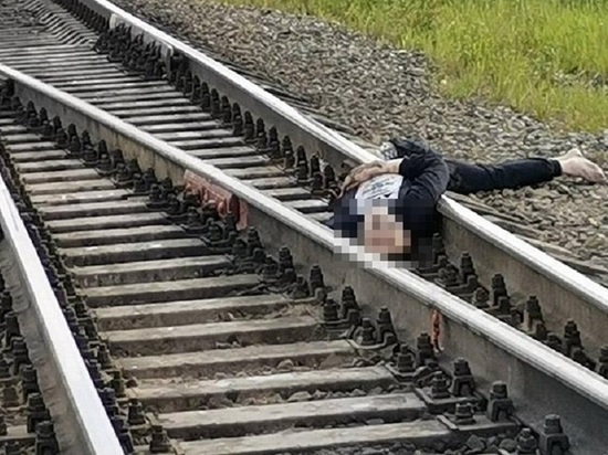 В Ноябрьске парень погиб под колесами поезда