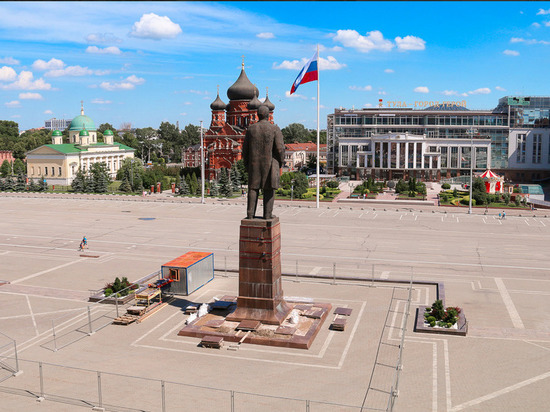 В Туле начали ремонтировать постамент памятника Ленину