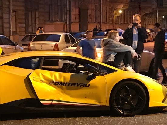 Lamborghini известного блогера попал в аварию в Петербурге